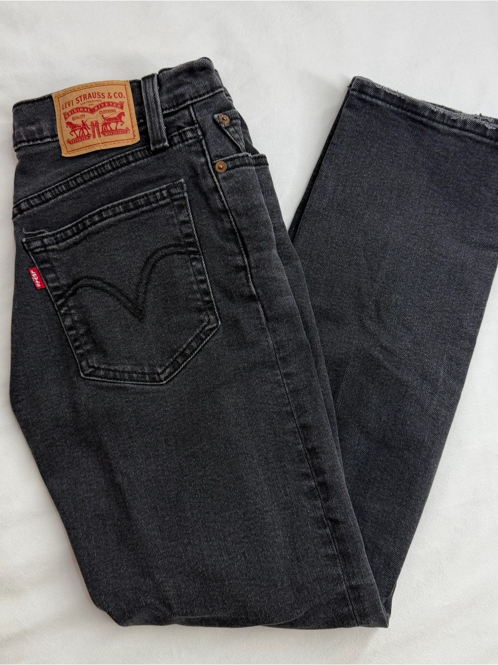 Levi's Women's Black High-Rise Straight Jeans